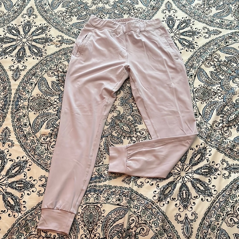✨2/$25✨Alphalete Joggers Size M (fit like a small)